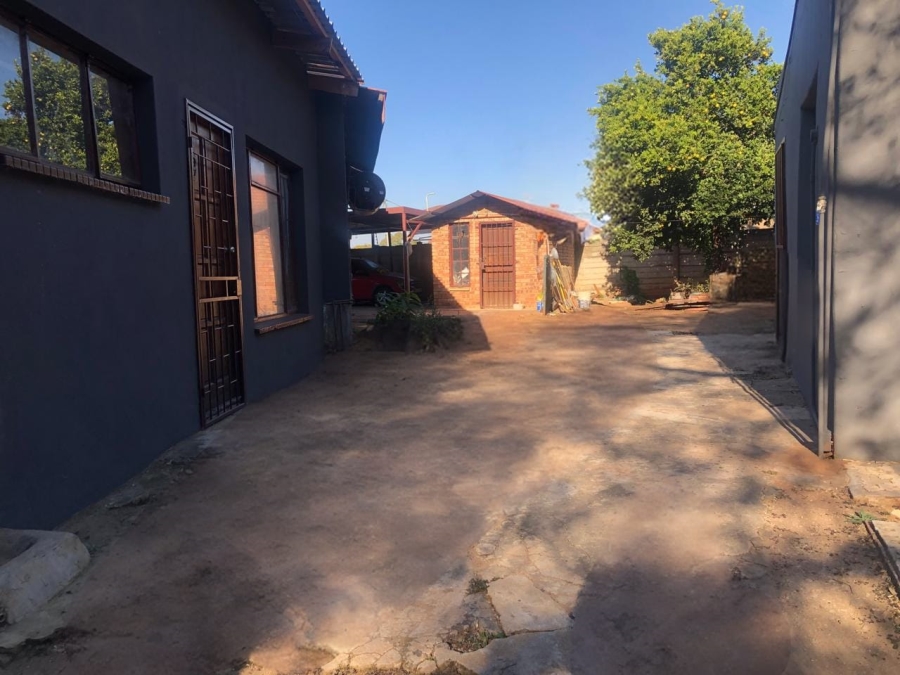 8 Bedroom Property for Sale in Rustenburg Central North West